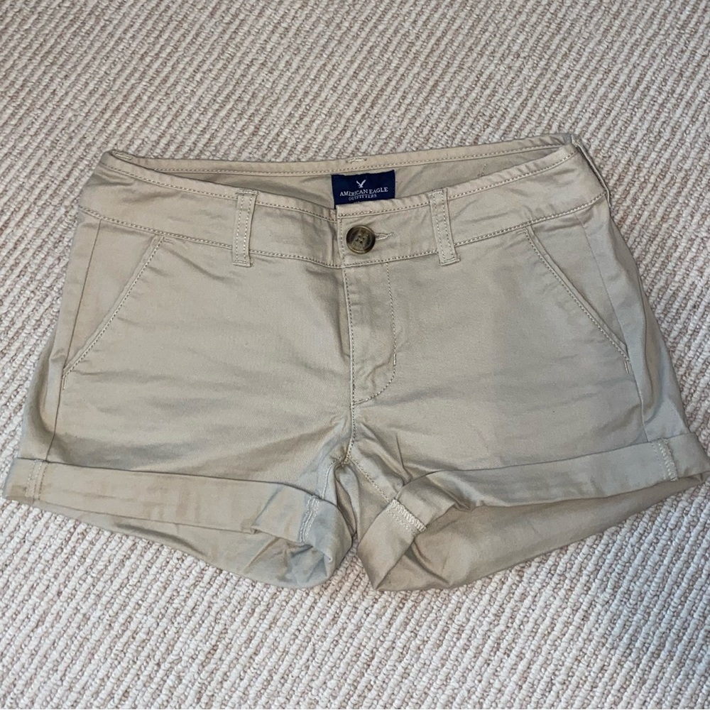 khaki american eagle shorts
